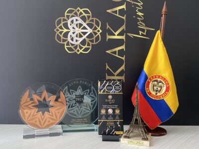 Kakao 1zpiritua Tres Medallas de lujo Caja 180 Gr X 18 Tabletas de 10 g c/u - Imagen 58