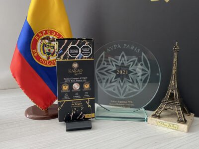 Kakao 1zpiritua Tres Medallas de lujo Caja 180 Gr X 18 Tabletas de 10 g c/u - Imagen 54